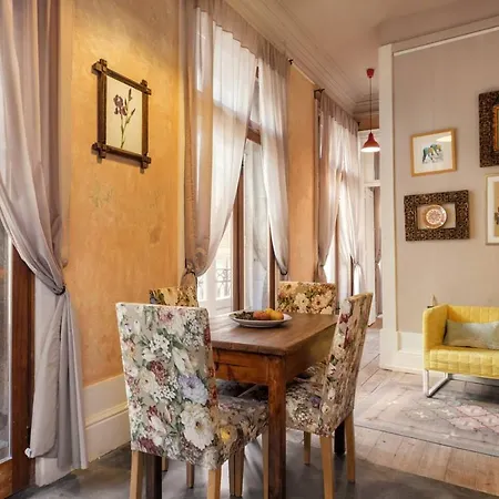 Viva Fabulous Old World Apartman
